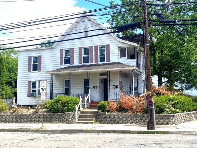 Building Photo - 1140 Vestal Ave Unit 1 North Rental