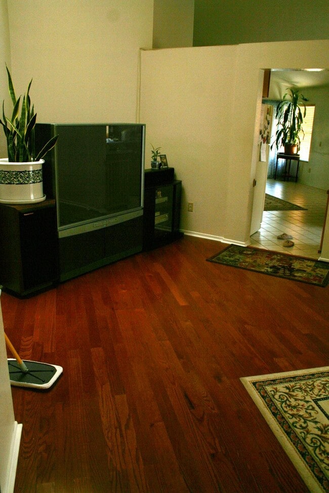 Photo - 25231 Bristol Ave