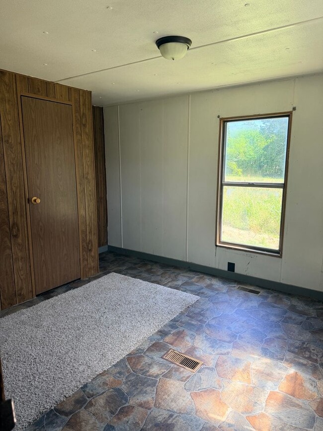 Photo - Rural setting - 2 bed 1 bath