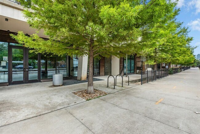Building Photo - 1800 E 4th St Unit 345 Rental