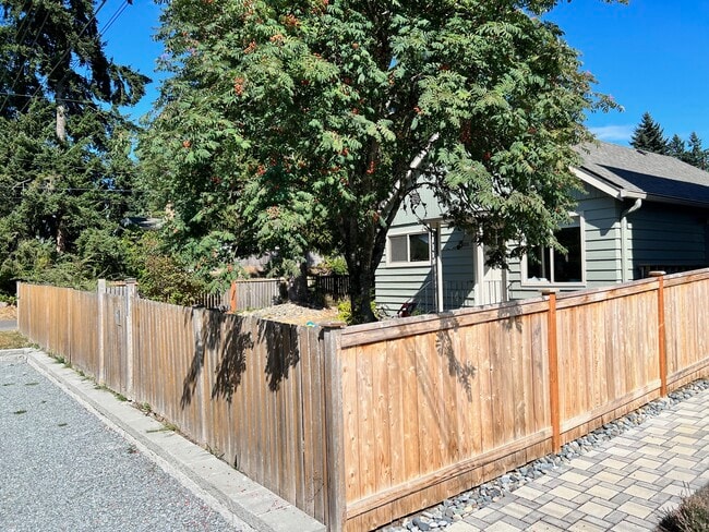 Building Photo - 2805 NE 133rd St