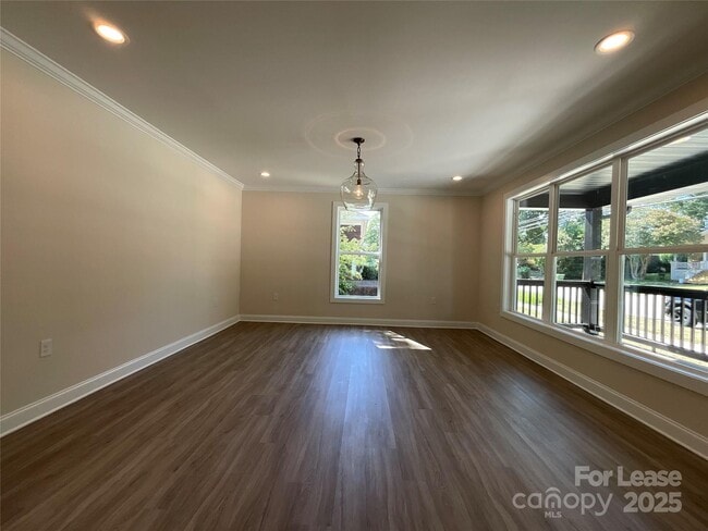 Photo - 307 N Catawba St