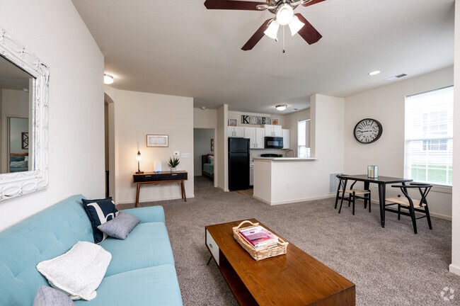 2BR, 2BA - 1,006SF - Living Room