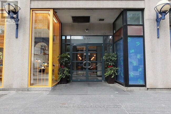 Photo - 102 Bloor St W Unit 810