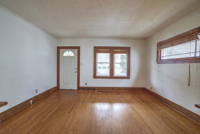 Photo - 525 E Eckman St