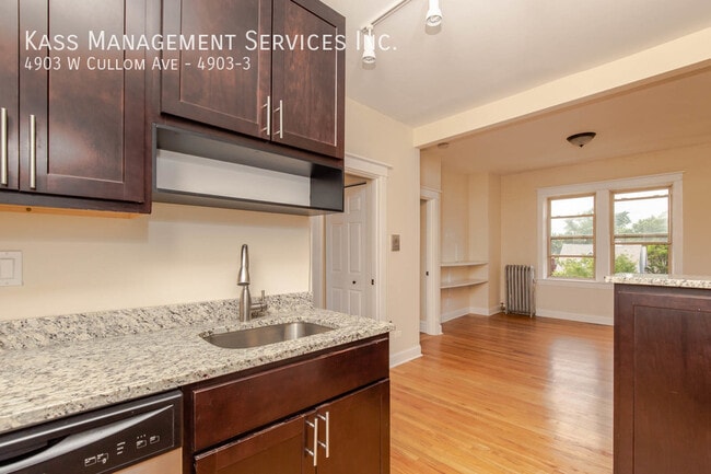 Building Photo - 4903 W Cullom Ave Unit 4903-3