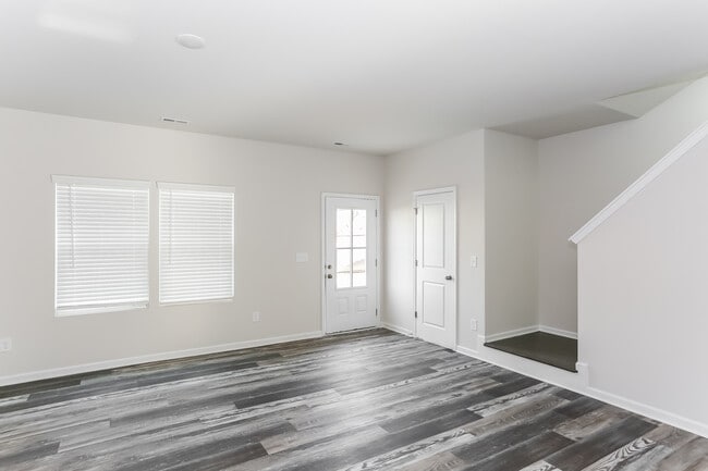 living room - 105 Dogwood Village Trl Townhome