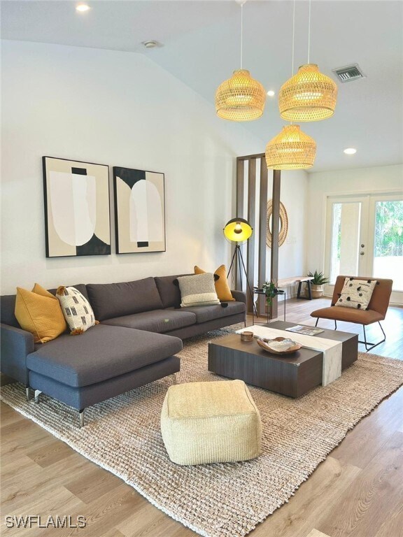 Photo - 220 18th Ave NW