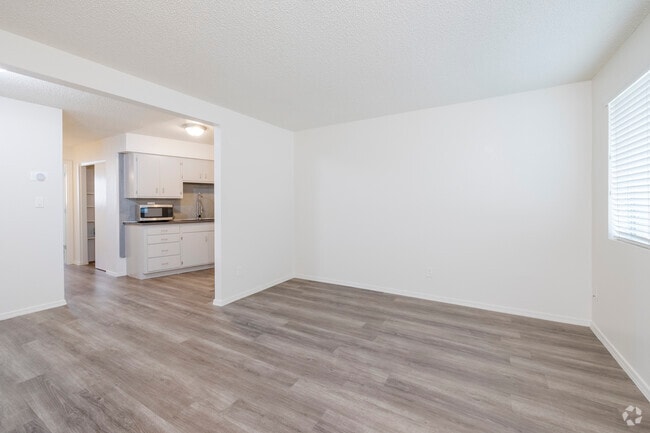 1BR, 1BA - 525SF - Living Room