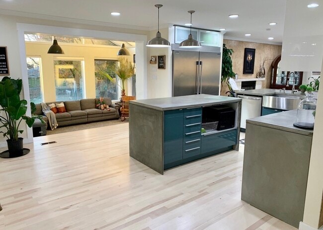 Photo - 4453 Fillmore Ave