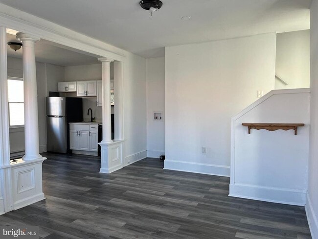 Building Photo - 113 W John St