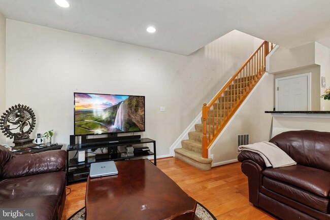 Photo - 20871 Grisdale Terrace