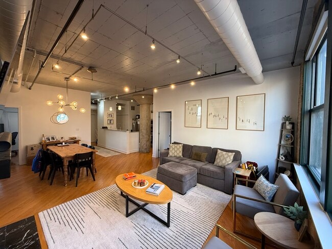 Photo - 411 W Ontario St Unit 528