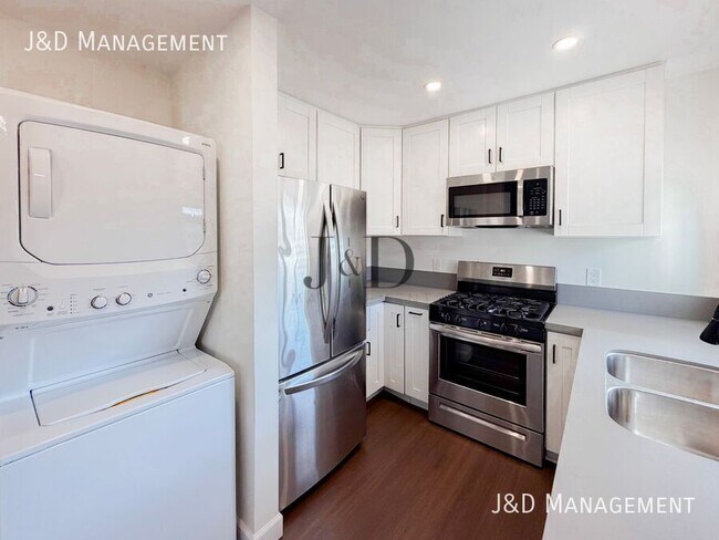 Photo - 725 E 22nd St