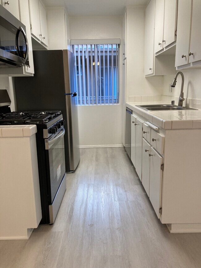 New Stainless Kitchen Appliances - 1236 Amherst Ave Unit 11