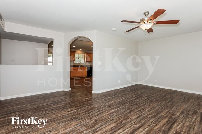 Photo - 1010 W 4th Pl