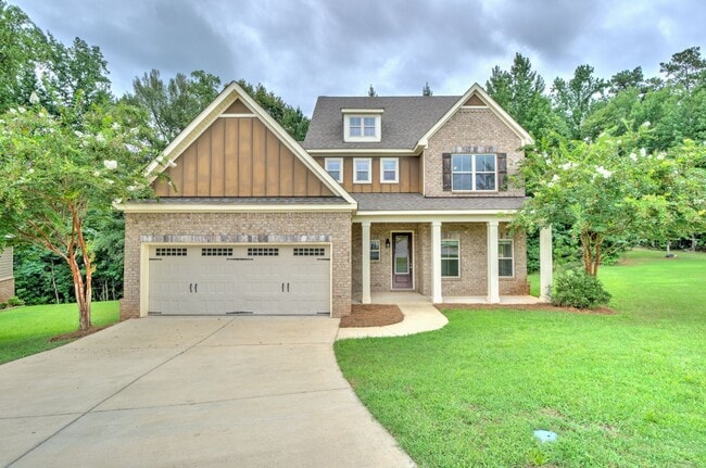 Building Photo - Spacious 4 Bed, 2.5 Bath Home in Desirable...