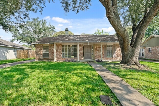 Photo - 13542 Wimbledon Dr House