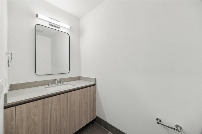 Photo - 1 Riva Row Unidad 106