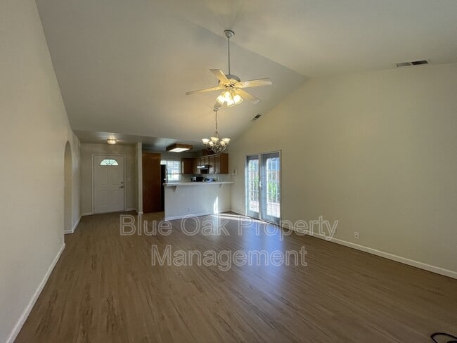 Photo - 3 Sir Andrew Ct