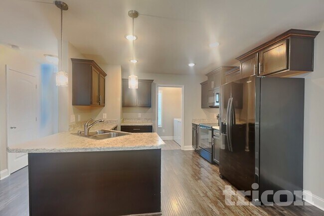 513 Sourwood Dr