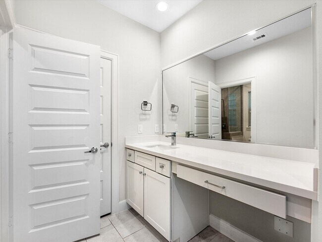 Photo - 2727 Clinton Dr