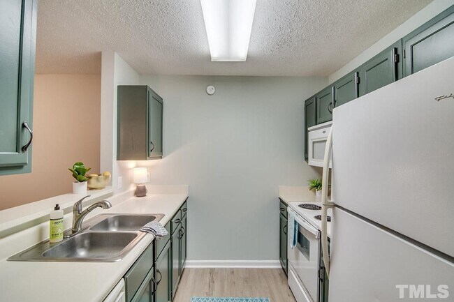 Room in Condo on Audubon Lake Dr