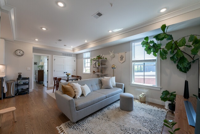 Photo - 464 Sumner St Unit 3