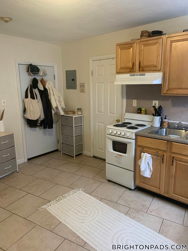 Building Photo - 1575 Commonwealth Ave Rental