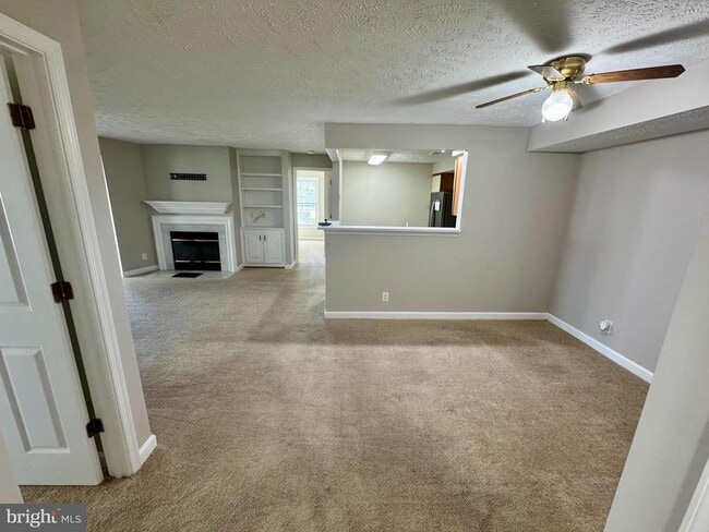 Building Photo - 3804 Ridge Knoll Ct Unit 303A