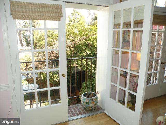 Photo - 200 S Fairfax St Unidad 5