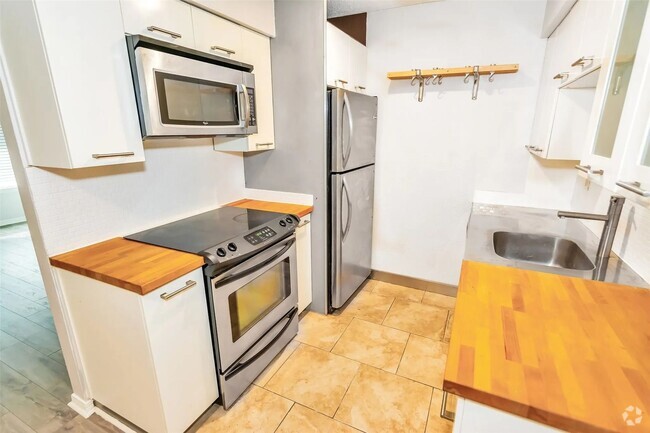 Building Photo - Charming 1 Bedroom 1 Bathroom  Available Unit B9 Rental