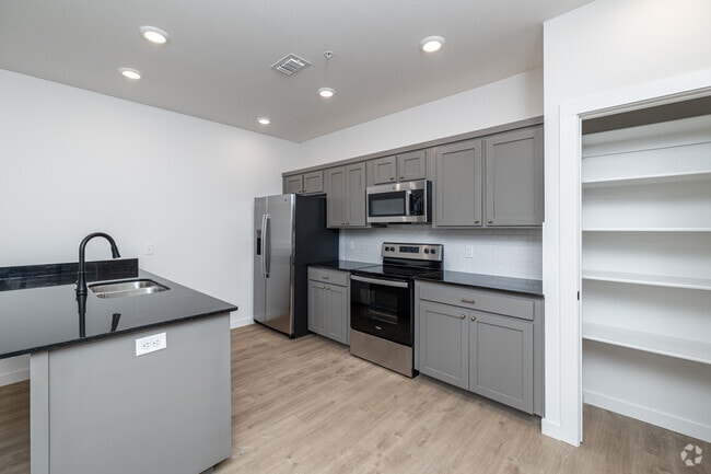 2BR, 2BA - 960SF - Kitchen