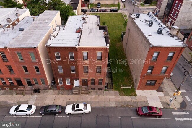 Photo - 1834 W Diamond St Unit 2