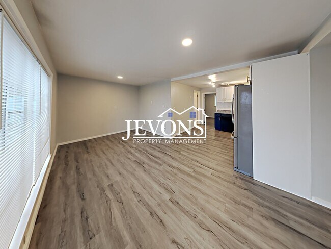 Photo - 3303 S Ainsworth Ave Unidad A