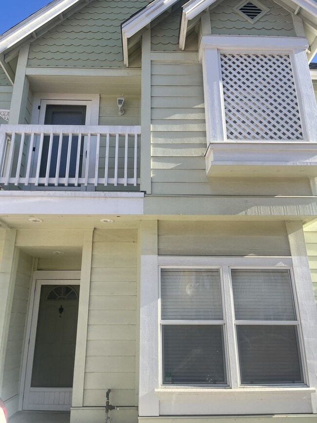 Building Photo - Charming 2 Bedroom-1.5 bath Home Available...