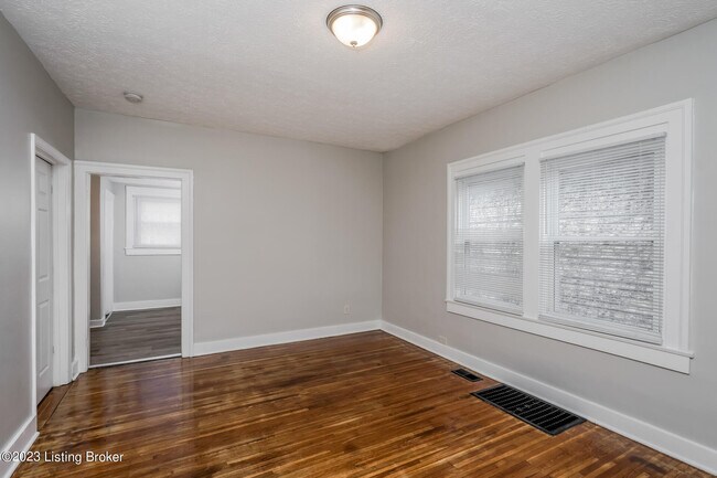 Photo - 1821 W Lee St