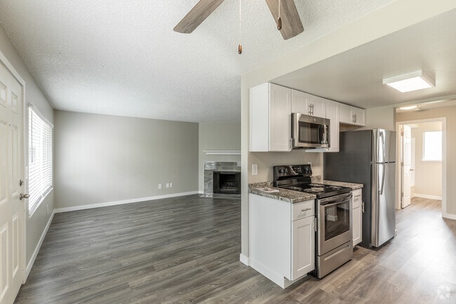2BR, 1BA - 900SF