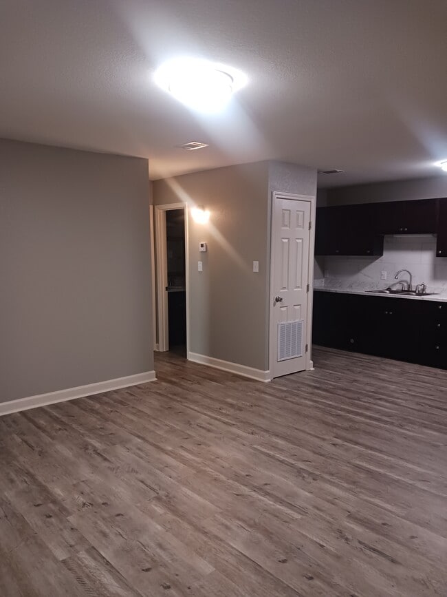 Photo - Pines Apartments