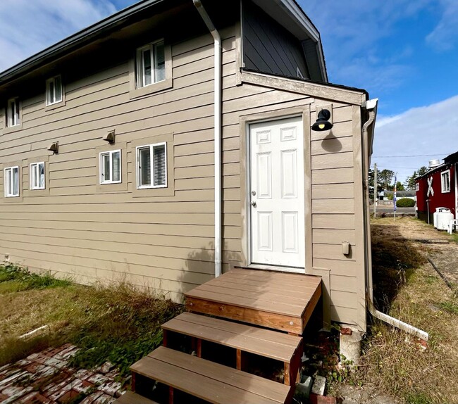 Building Photo - 4512 Pacific Way Rental