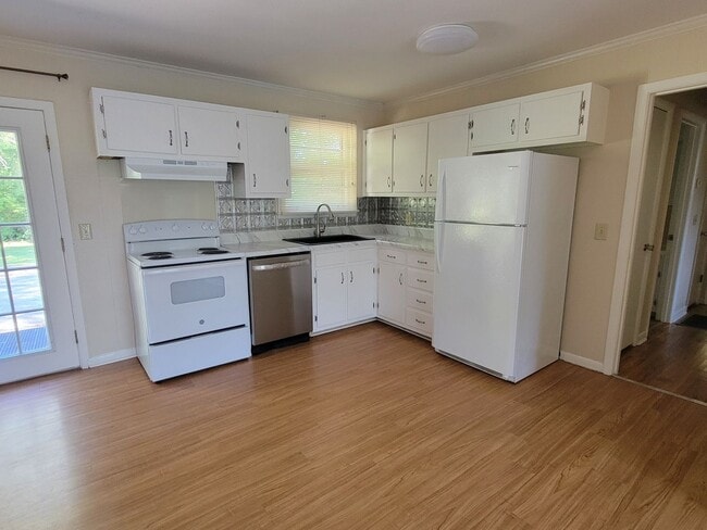Photo - 350 Ladybird Dr