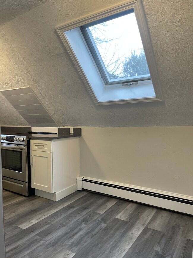 Photo - 615 Granite St