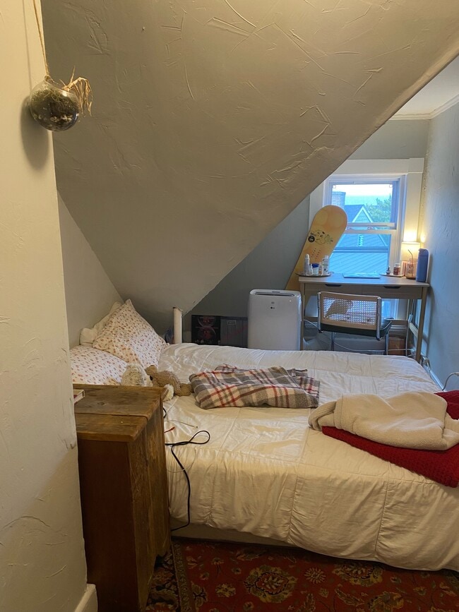 42 Irwin St Unit 3-4