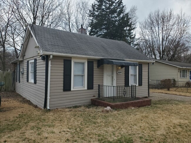 Building Photo - Very nice and recently remodeled 2BR rancher with 1 car garage