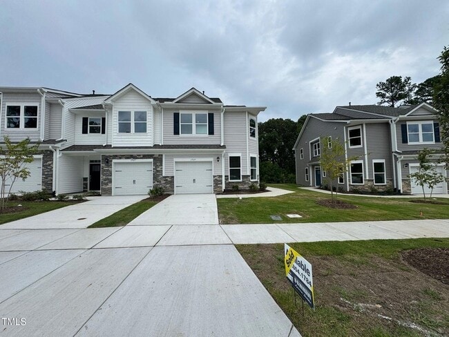 Building Photo - 1909 Hinesley Dr Rental