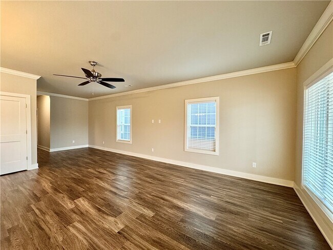 Photo - 1011 NE Hts Ln