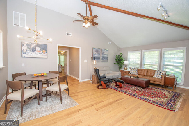 Photo - 103 Burnham Rise Casa
