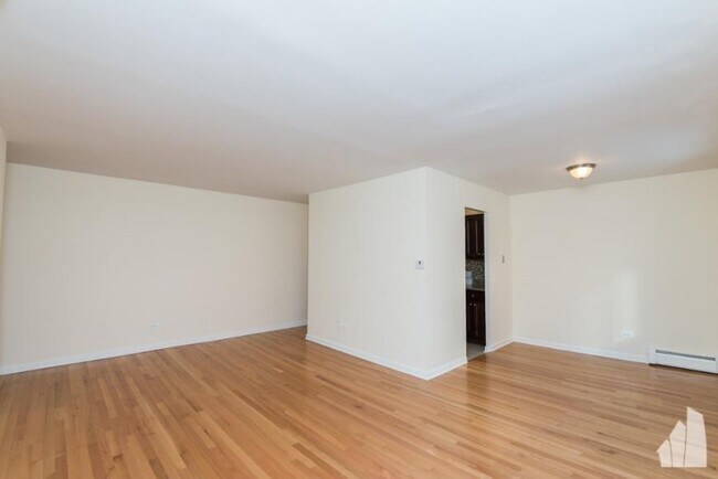 Building Photo - 1 bedroom in Chicago IL 60660 Unit 311