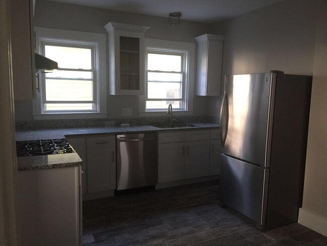 Kitchen - 104 Bowdoin St Unit 3