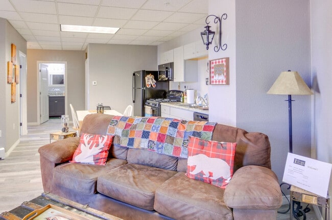 Building Photo - 800 Oak St